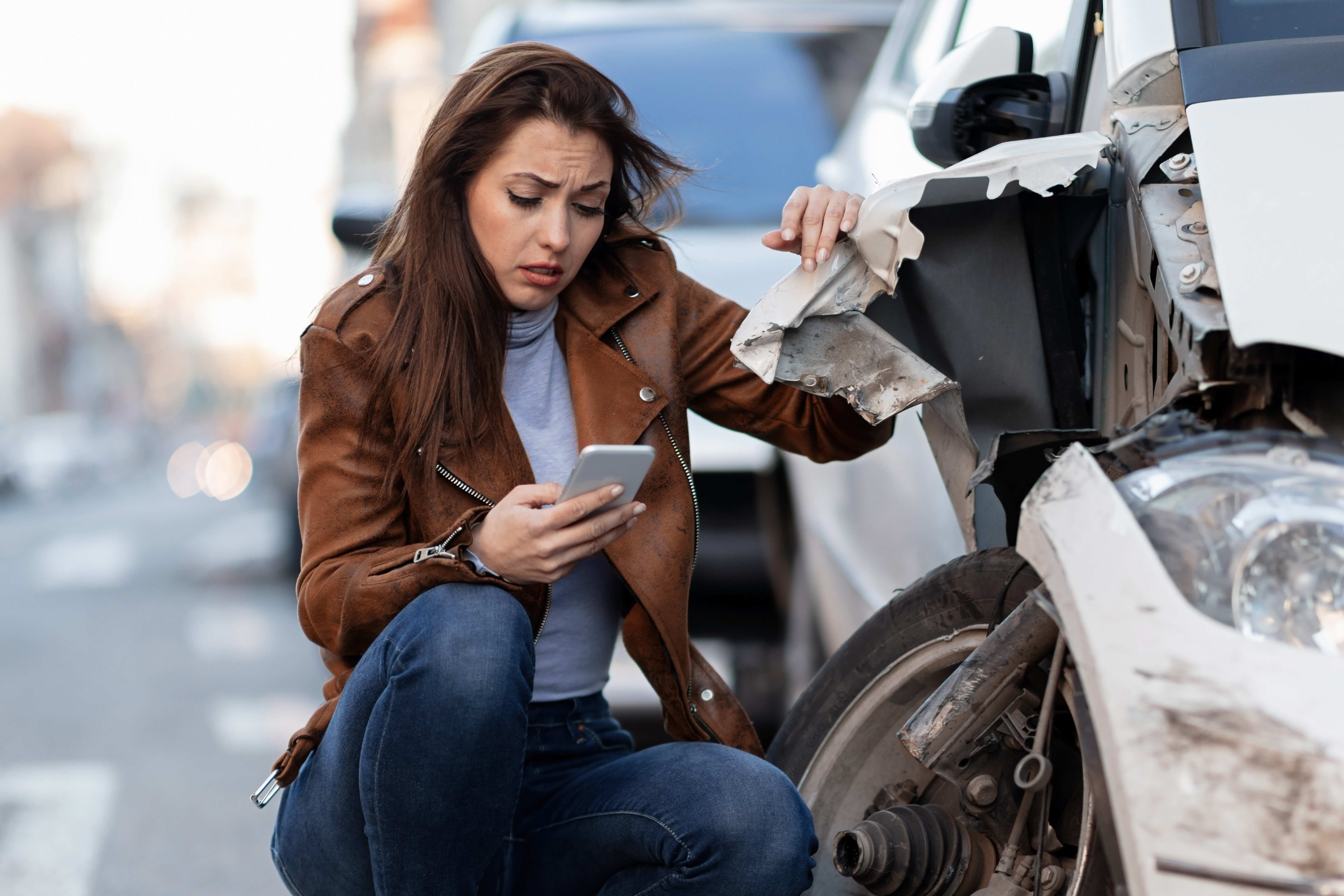 Mujer afectada tras accidente